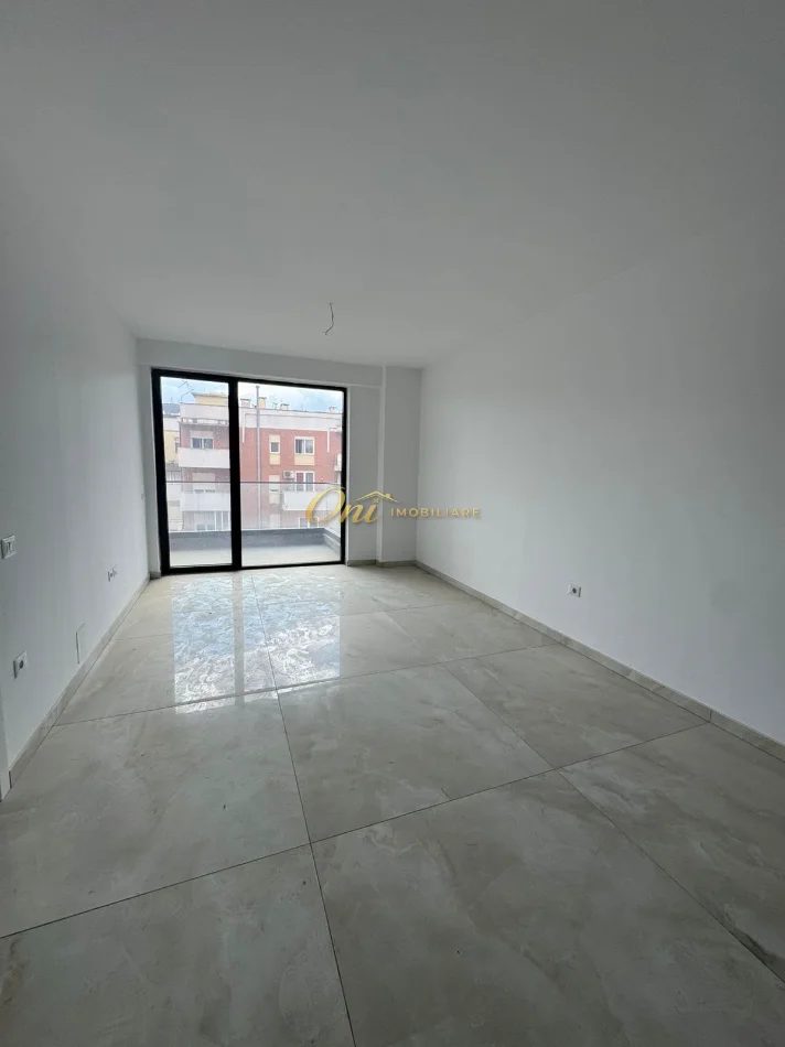 Tirane, jepet me qera zyre Kati 6, 120 m² 900 € (KOMUNA E PARISIT,OLYMPIC RESIDENCE)