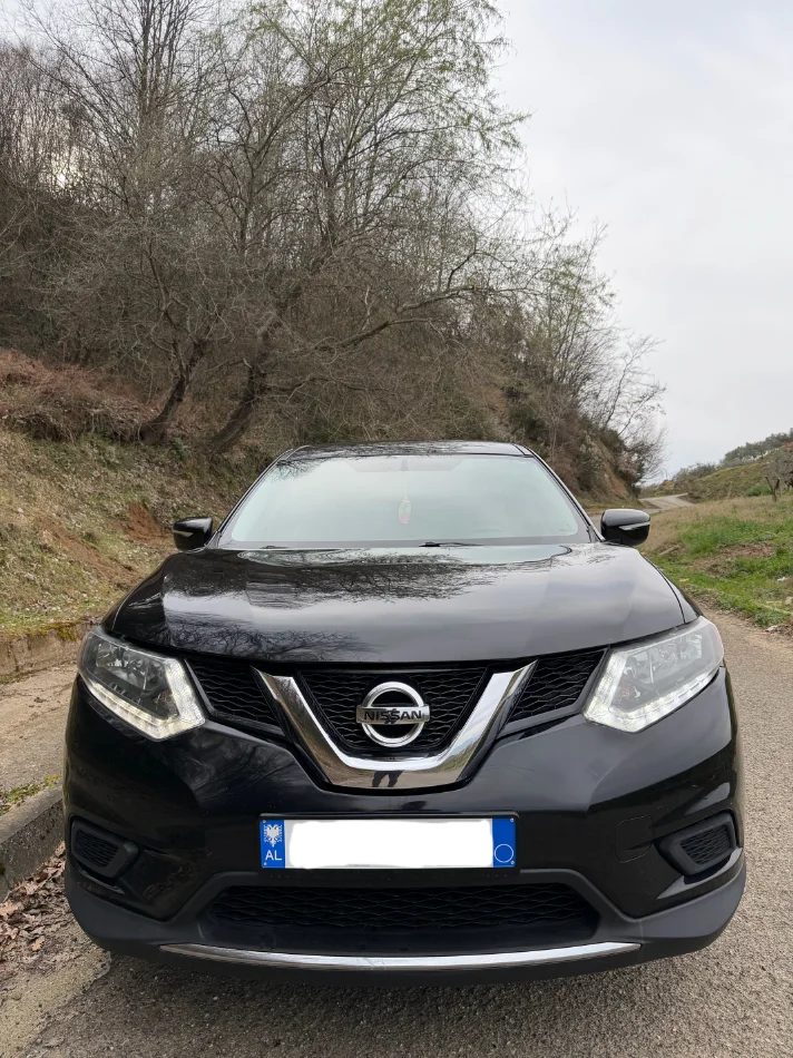 Tirane, shitet makine Nissan Rogue Benzin+Gaz, e zeze automatik Klima 171.000 km