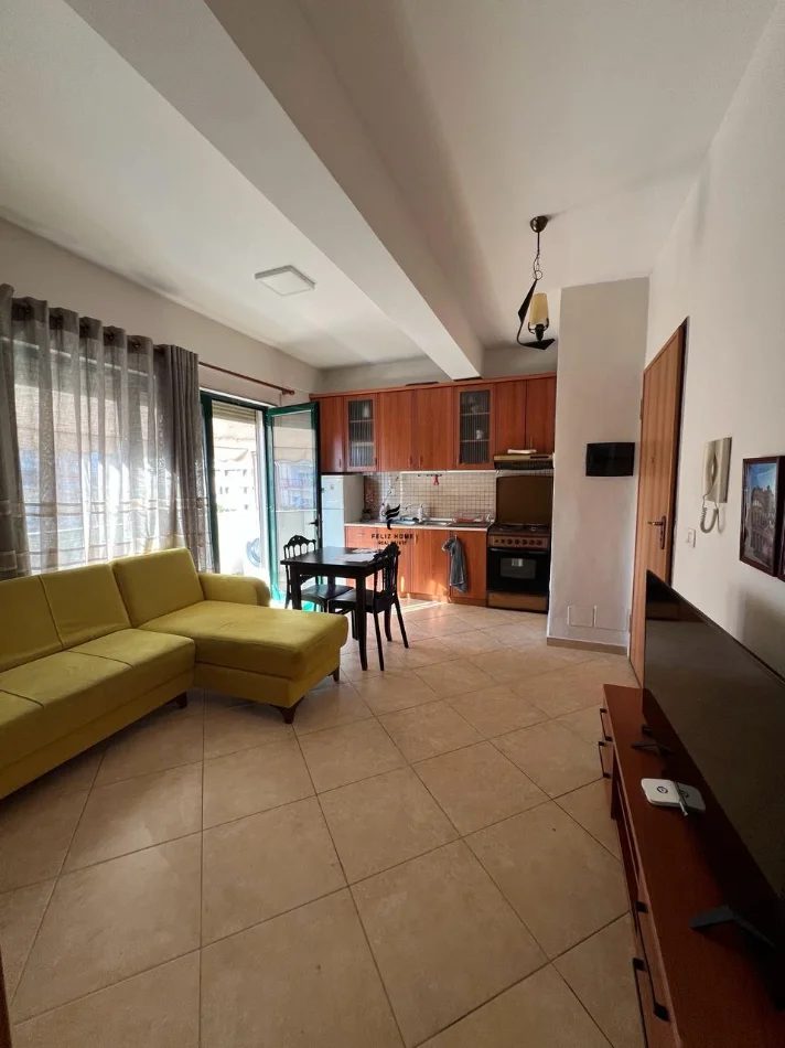 Tirane, jepet me qera apartament 1+1 Kati 5, 75 m² 500 € (DON BOSKO)