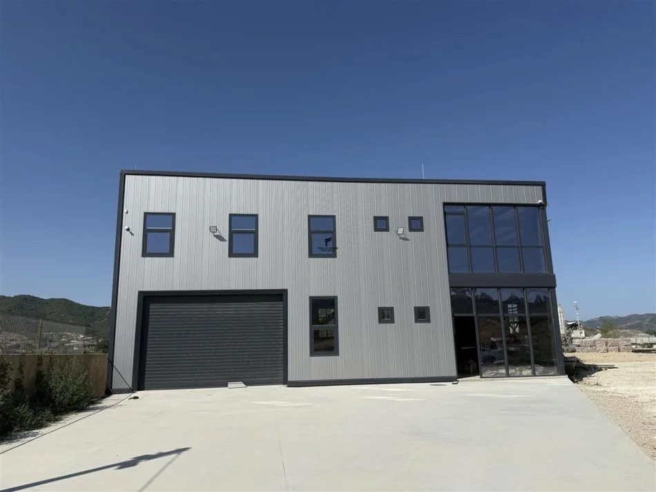 Shqiperi, shitet magazine Kati 0, 3.600 m² 1.550.000 € (VAQARR)
