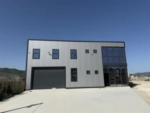 Shqiperi, shitet magazine Kati 0, 3.600 m² 1.550.000 € (VAQARR)
