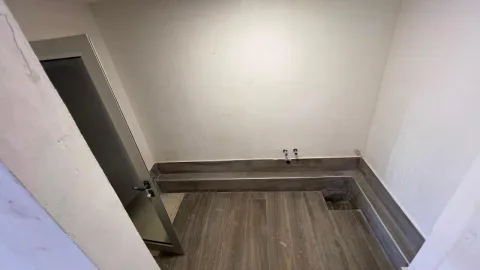 Ambjent Biznesi Me Qera ILIRIA