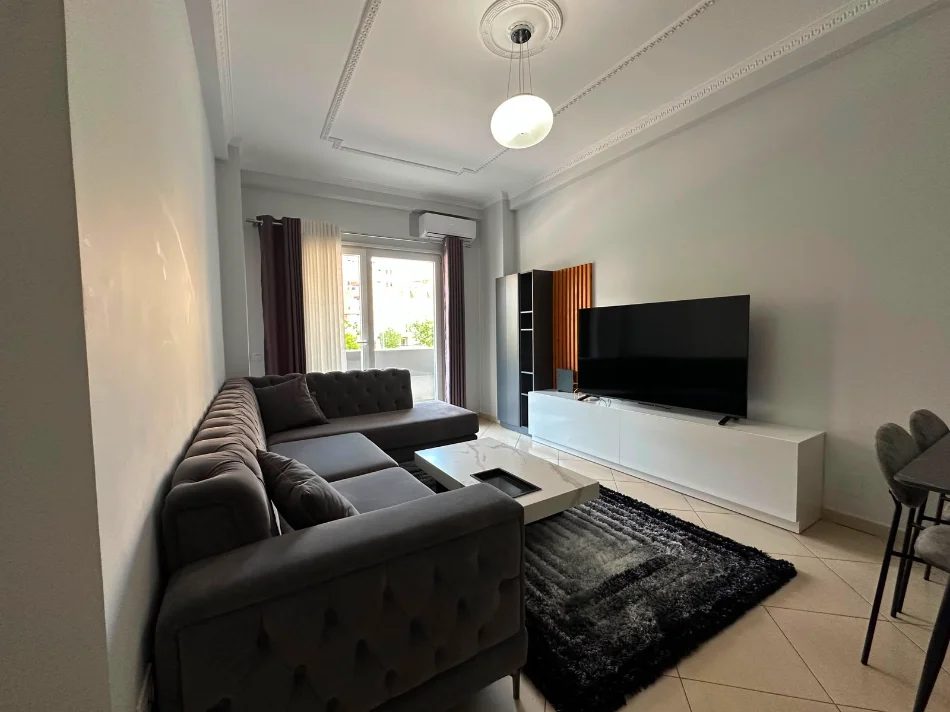 Tirane, jepet me qera apartament 2+1+Ballkon Kati 2, 116 m² 800€ (Komuna Parisit)
