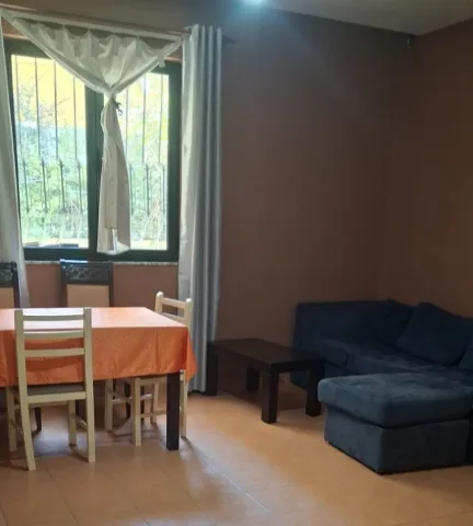 Tirane, jepet me qera apartament 2+1 Kati 1, 450 € (Kodra e Diellit)