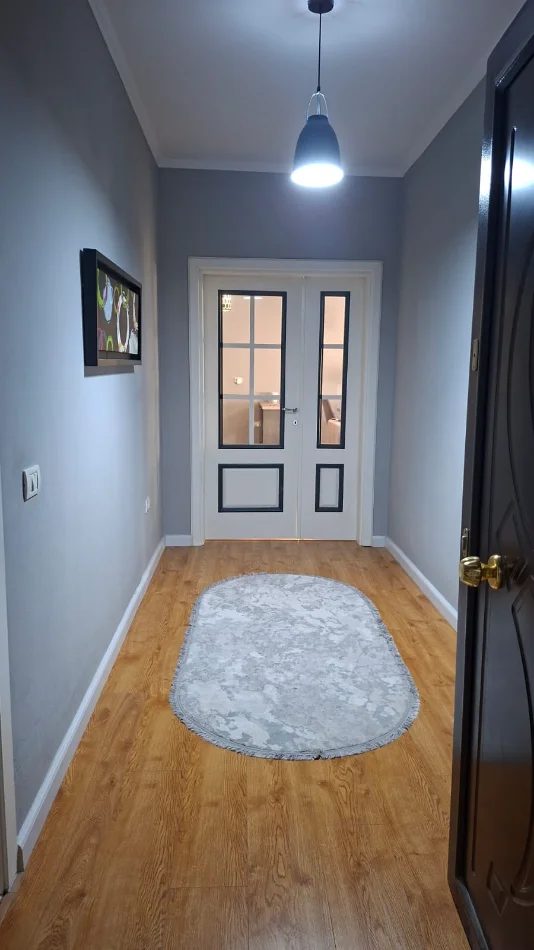 Tirane, jepet me qera apartament 2+1+Ballkon Kati 4, 120 m² 700 €