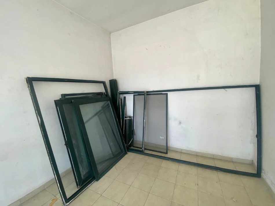 Tirane, Dritare duralumini