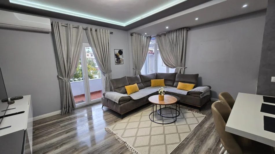Tirane, jepet me qera apartament 2+1 Kati 2, 115 m² 600 € (Rrethrrotullimi i Saukut)