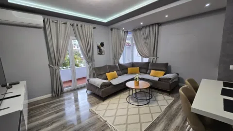 Tirane, jepet me qera apartament 2+1 Kati 2, 115 m² 600 € (Rrethrrotullimi i Saukut)