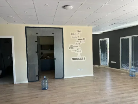 Tirane, jepet me qera ambjent biznesi Kati 9, 224 m² 2.300 € (Zogu i Zi)