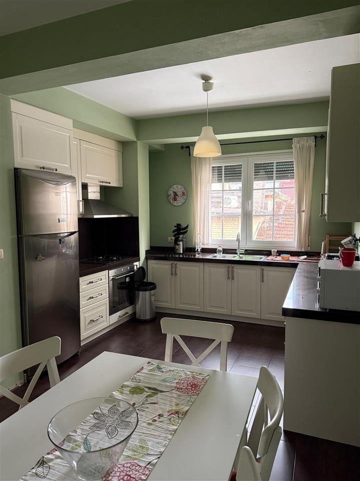 APARTAMENT ME QERA 3+1 21 DHJETORI 850 EURO