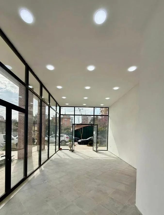 Tirane, jepet me qera ambjent biznesi Kati 0, 45 m² 700 € (HOXHA TAHSIM)