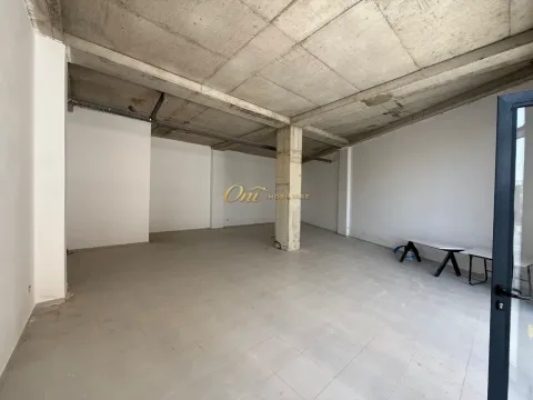 Tirane, jepet me qera dyqan Kati 0, 180 m² 1.800 € (LIQENI I THATE)