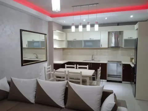 Tirane, jepet me qera apartament 2+1 Kati 4, 110 m² 520 € (ASTIR)