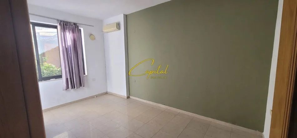 Tirane, jepet me qera ambjent biznesi Kati 2, 240 m² 1.500 € (SELVIA)