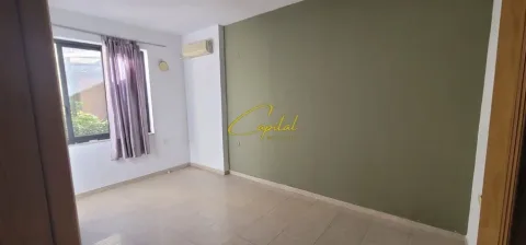Tirane, jepet me qera ambjent biznesi Kati 2, 240 m² 1.500 € (SELVIA)