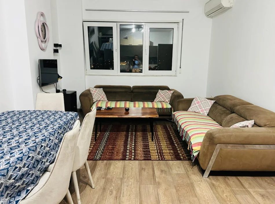 Tirane, jepet me qera apartament 2+1 Kati 12, 100 m² 700 € (Rruga Panorama)