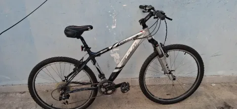 Tirane, shes biciklete 26 gri metalizato 200 €