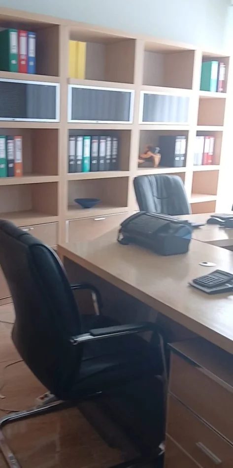 Tirane, jepet me qera ambjent biznesi Kati 1, 47 m² 700 € (Air Albania)