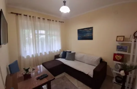 Tirane, jepet me qera apartament 1+1 Kati 0, 65m² 35 €