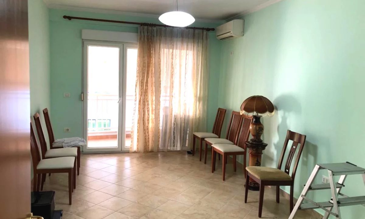 🏢Ne zonen e Myslym Shyrit,jepet me qera apartament 3+1+2+post parkimi ,pjeserisht i mobiluar 80,000Leke