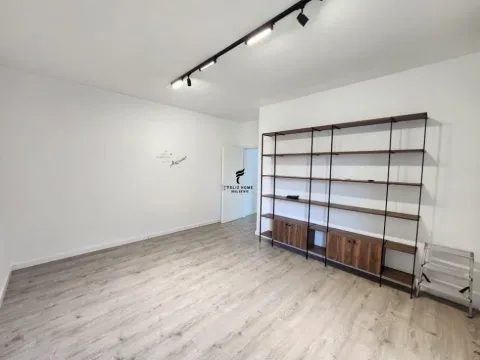 Tirane, jepet me qera zyre Kati 2, 93 m² 800 € (STADIUMI DINAMO)