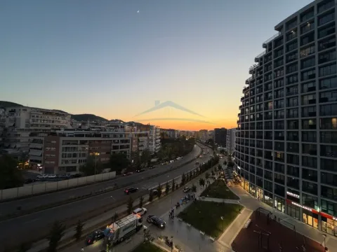 Tirane, jepet me qera ambjent biznesi Kati 6, 247 m² 6.000 € (Rruga e Kosovareve)
