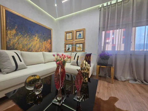 Shitet, Apartament 2+1, Zogu i Zi, Tiranë.