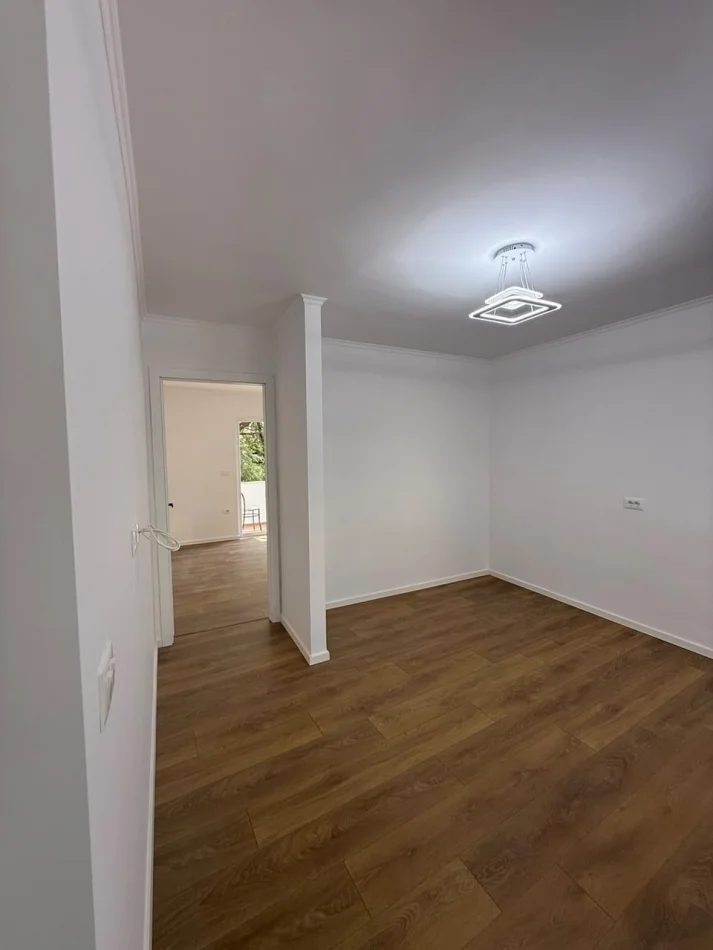 Tirane, shitet apartament 1+1 Kati 4, 53 m² 118.000 € (Xhamlliku)