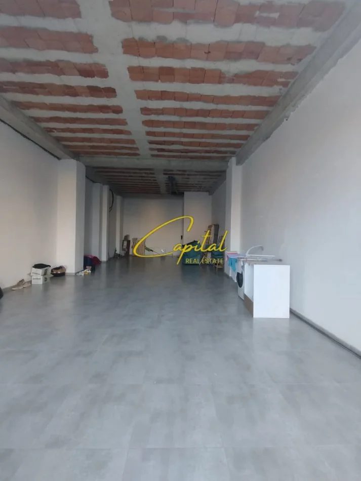 Tirane, jepet me qera ambjent biznesi Kati 0, 100 m² 1.000 € (ISH STACIONI TRENIT)