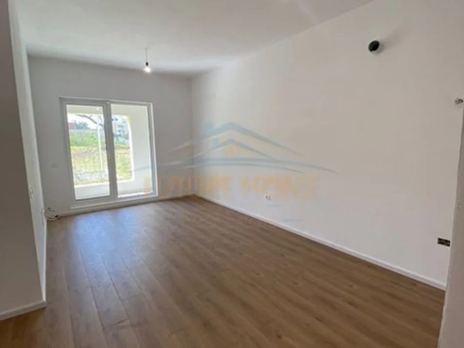 Tirane, shitet apartament 2+1+Ballkon Kati 0, 87 m² 142.000 € (Ali Demi)