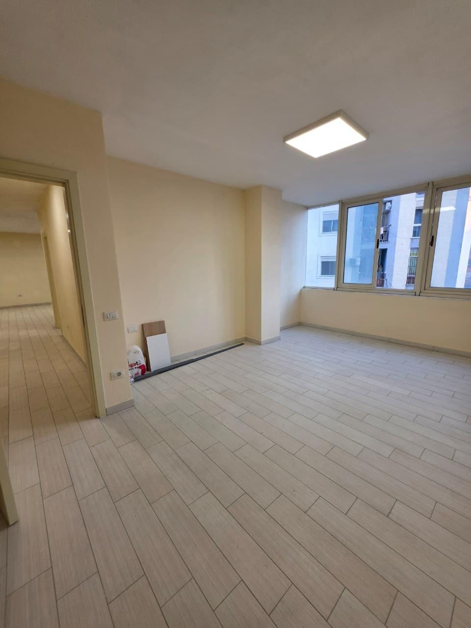 Me Qira: Zyrë 140 m² me 4 Ambiente Pune 2 WC🚾 📍 Pazari Ri