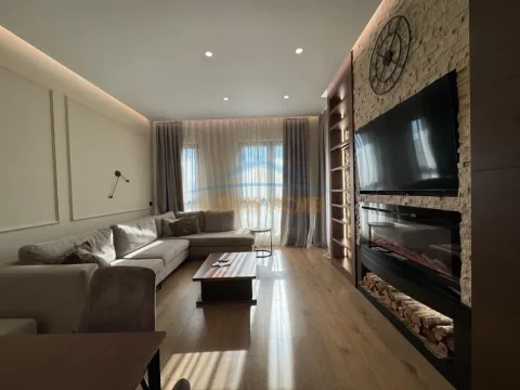 Tirane, jepet me qera apartament 1+1+Ballkon Kati 8, 76 m² 900 € (Rruga e Kavajes, Tirane)