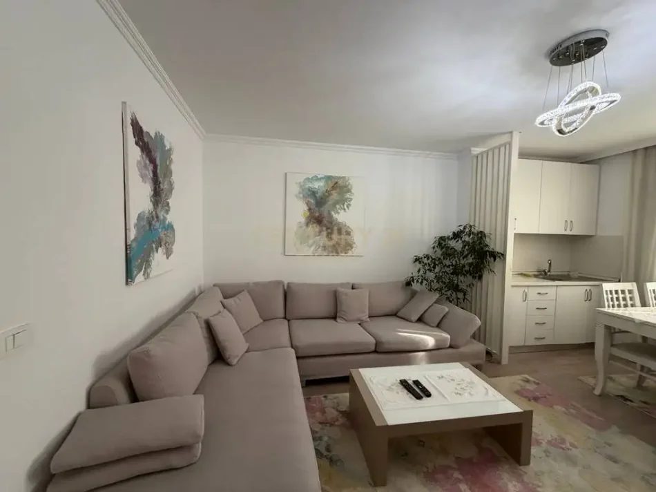 Tirane, shitet apartament 2+1 Kati 5, 87 m² 140.000 € (Kinostudio)