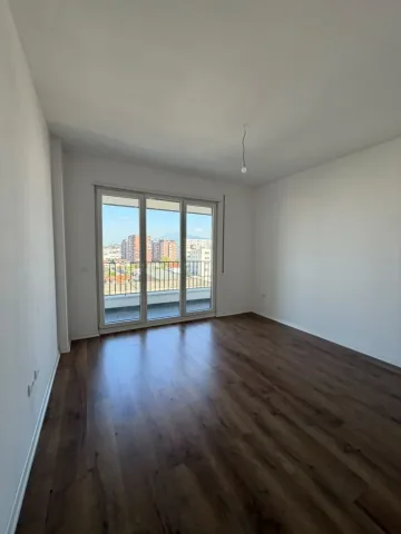 Tirane, jepet me qera ambjent biznesi Kati 9, 400 m² 2.000 € (Rruga 5 Maji)
