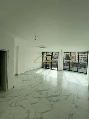Tirane, jepet me qera zyre Kati 1, 65 m² 1.000 € (KOMPLEKSI "LAKE VIEW")