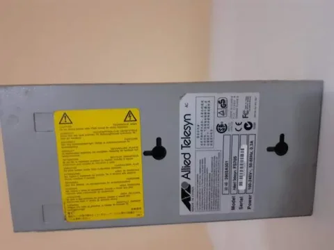 Tirane, shes pajisje Allied Telesyn FS705 1.000 Leke