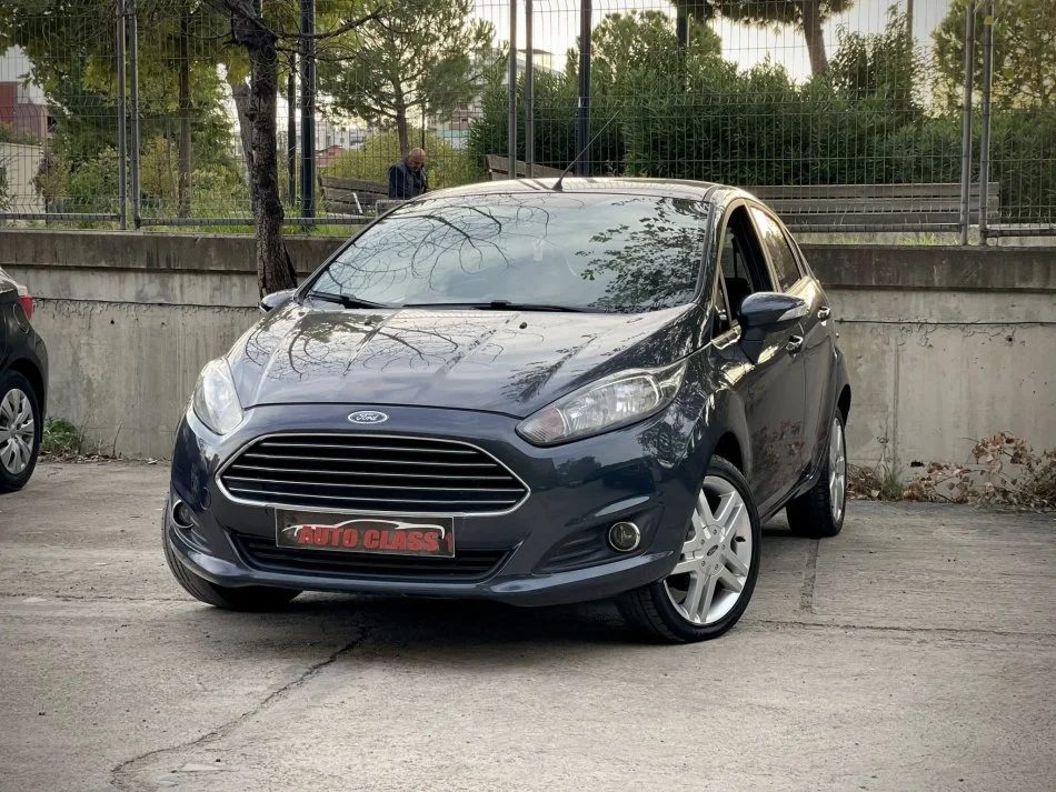 Tirane, shes makine FORD FIESTA TITANIUM Benzin+Gaz, gri metalizato manuale Klima 167.000 km
