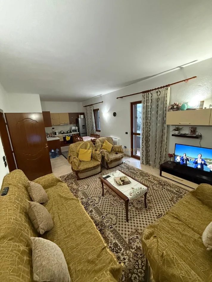 Tirane, jepet me qera apartament 2+1 Kati 1, 120 m² 550 € (SAUK)