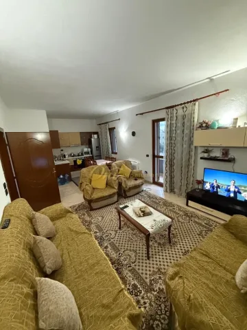Tirane, jepet me qera apartament 2+1 Kati 1, 120 m² 550 € (SAUK)