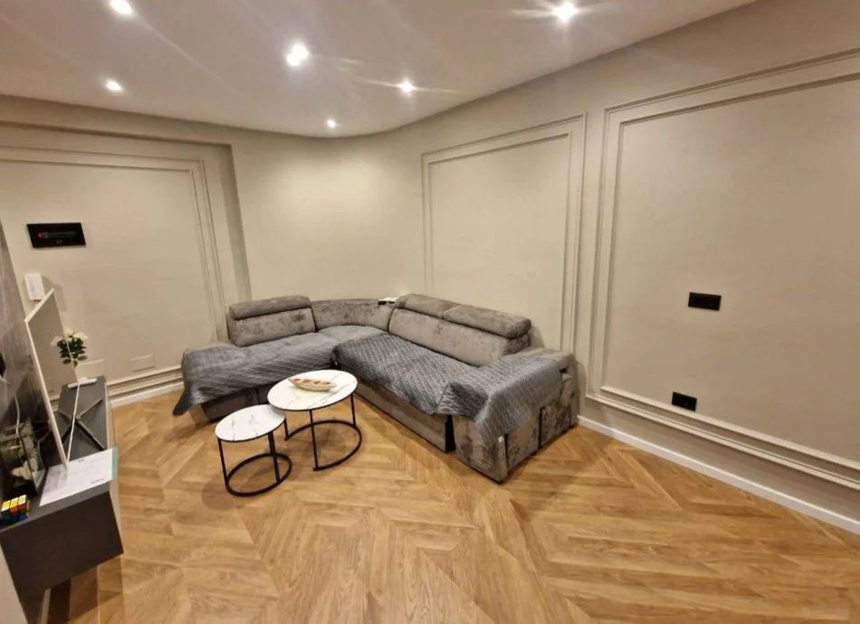 Tirane, shitet apartament 1+1+Ballkon Kati 1, 72 m² 180.000 € (KODRA E DIELLIT)
