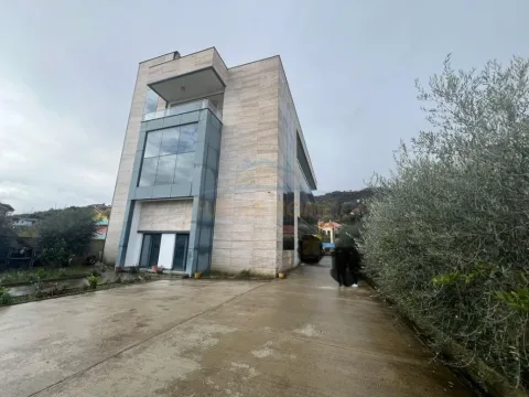 Tirane, shitet ambjent biznesi Kati 3, 1.370 m² 1.200.000 € (Preze)