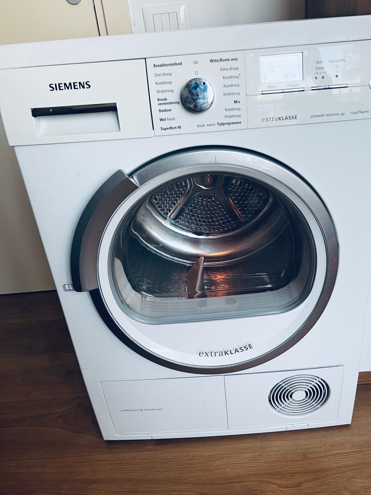 Shitet Tharese SIEMENS IQ 700