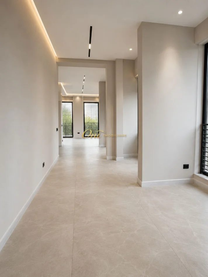 Tirane, shitet dyqan Kati 0, 134 m² 550.000 € (FUSHA AVIACIONIT)
