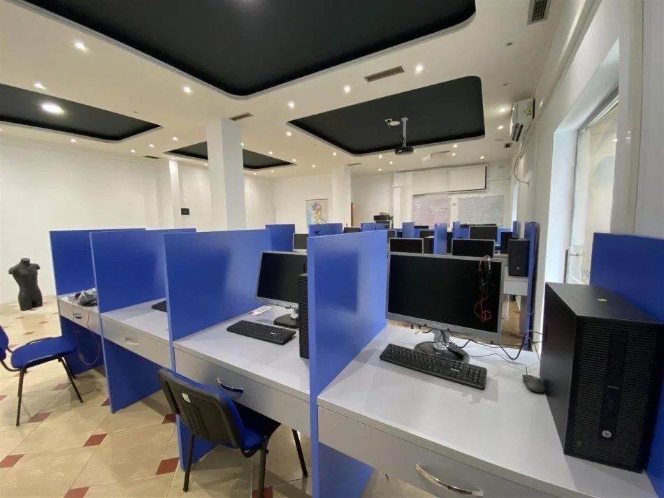 Tirane, jepet me qera ambjent biznesi Kati 0, 156 m² 1200€ (VASIL SHANTO)
