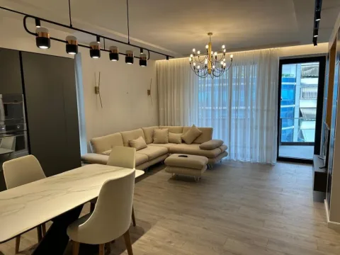Tirane, jepet me qera apartament 2+1+Ballkon Kati 6, 130 m² 1.200 € (Selvia.)