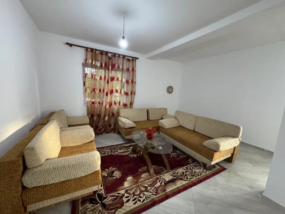 Tirane, jepet me qera shtepi 3+1+Aneks+Ballkon Kati 1, 128 m² 500 € (ne rrugen e Kokonozeve zona Kodra priftit Tirane)