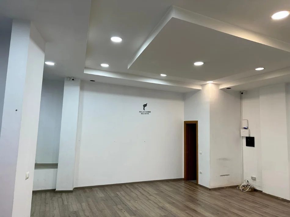 Tirane, jepet me qera dyqan Kati 0, 70 m² 1.200 € (MINE PEZA)