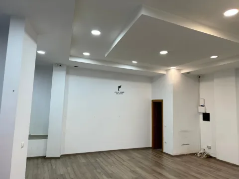 Tirane, jepet me qera dyqan Kati 0, 70 m² 1.200 € (MINE PEZA)