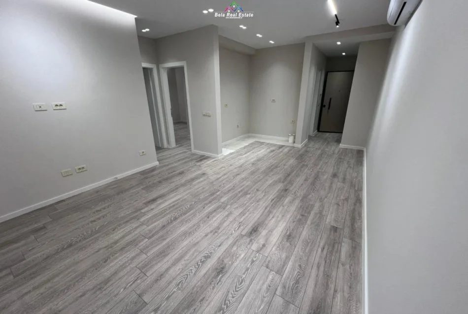 Tirane, jepet me qera zyre Kati 12, 100 m² 900 € (Rruga Mine Peza)
