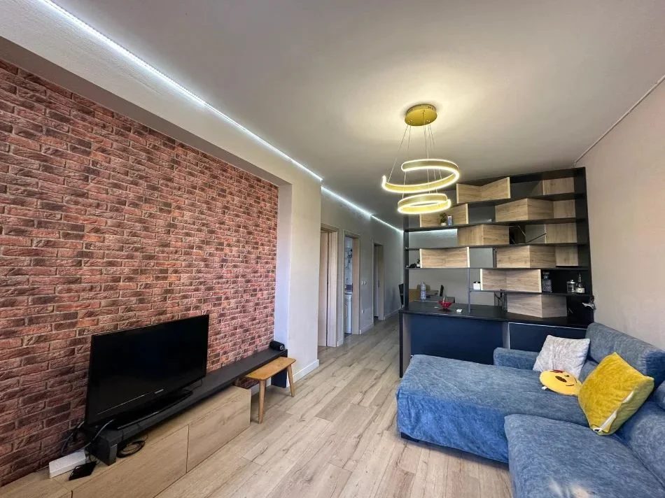 Tirane, jepet me qera apartament 2+1 Kati 2, 100 m² 420 € (FRESK)